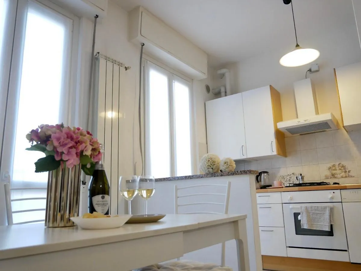 Diadema Pink - Immobili E Soluzioni Rent Apartment Bergamo 0*,  Italy