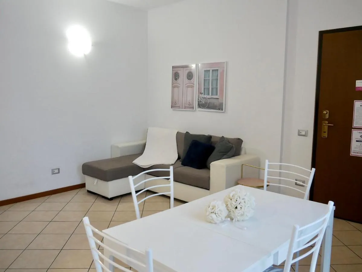 Diadema Pink - Immobili E Soluzioni Rent Apartment Bergamo Italy